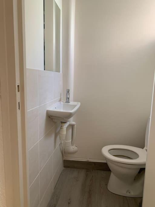 Aubenas : Beau Studio, Proche Du Chateau Bagian luar foto