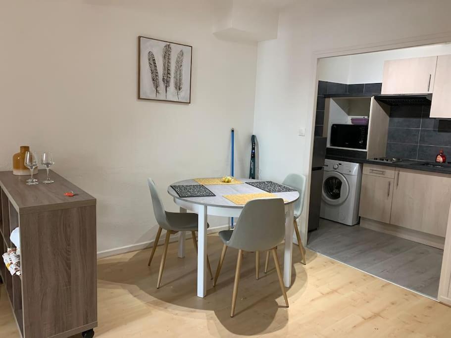 Aubenas : Beau Studio, Proche Du Chateau Bagian luar foto
